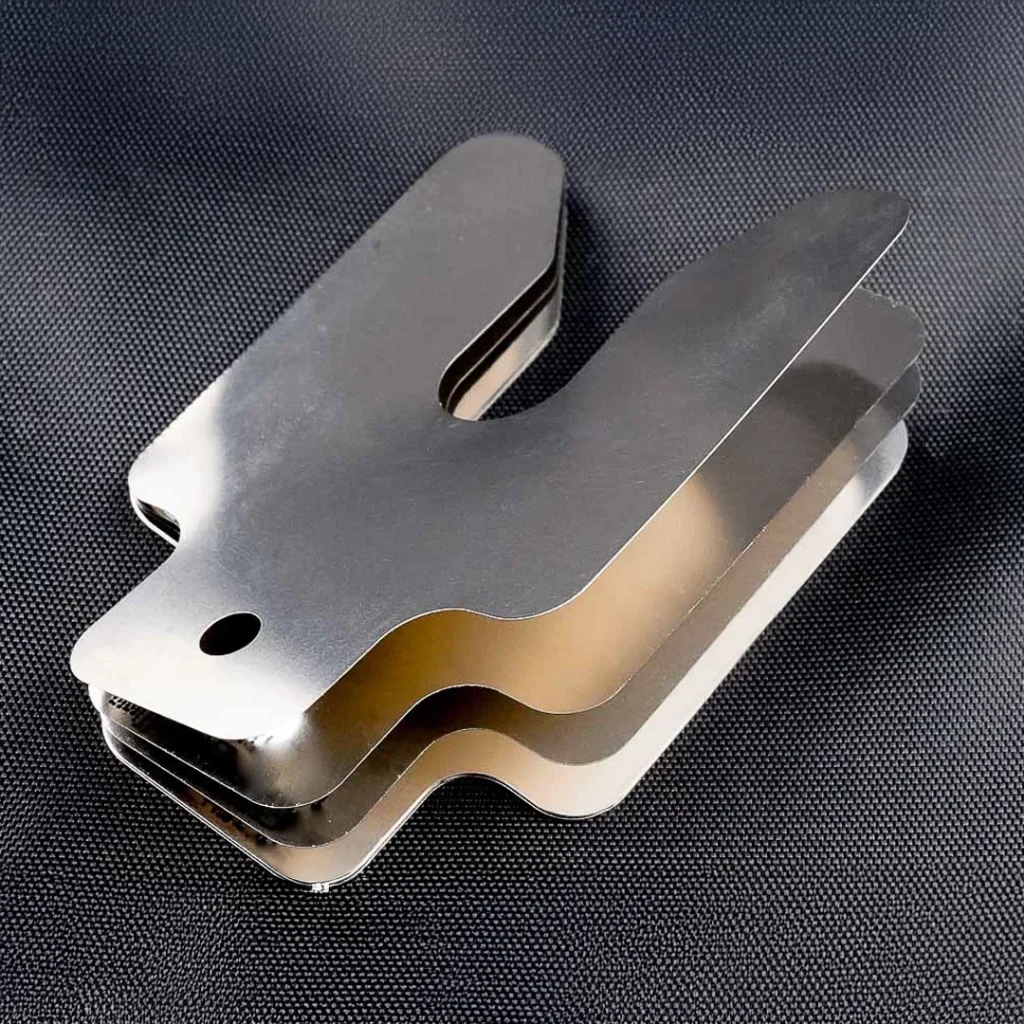 M-Tech®V Edge-connected shims. Flat, reusable foils.